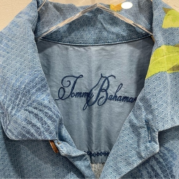 Tommy Bahama Tropical Print Hawaiian Shirt Short Sleeve Button Down - Picture 4 of 7